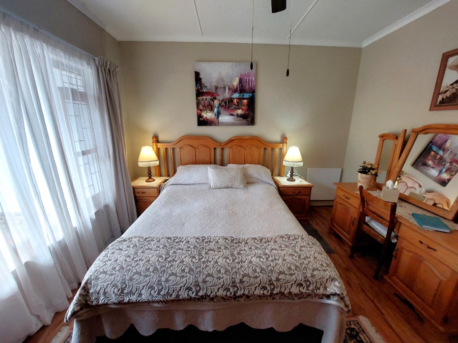 5 Bedroom Property for Sale in Oudtshoorn South Western Cape